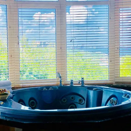 Lejlighed Luxury 4br Sea View With A Theatre And A Huge Jacuzzi Odessa